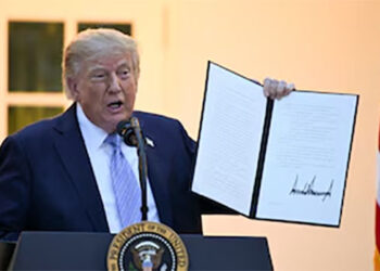 Trump se inclina ante Putin y retira sanciones y aranceles a Rusia