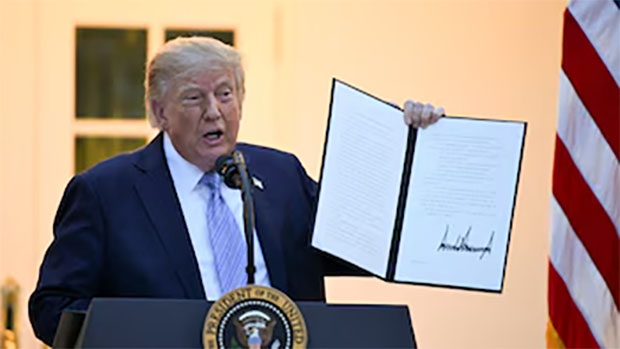 Trump se inclina ante Putin y retira sanciones y aranceles a Rusia