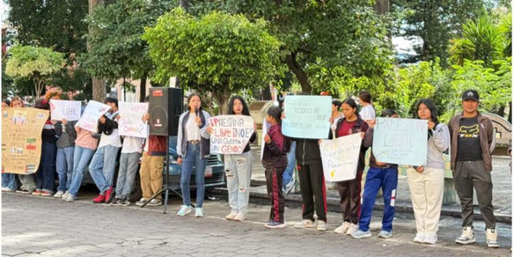 FNERRR realiza cadena humana en Atlixco en apoyo a Palestina