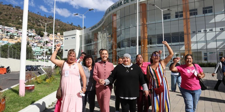 Presidenta Claudia Sheinbaum Pardo visita el Hospital Oncológico para la Mujer de la Ciudad de México del IMSS Bienestar