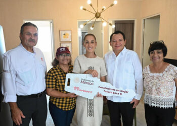INFONAVIT entrega viviendas del Bienestar a derechohabientes de Yucatán