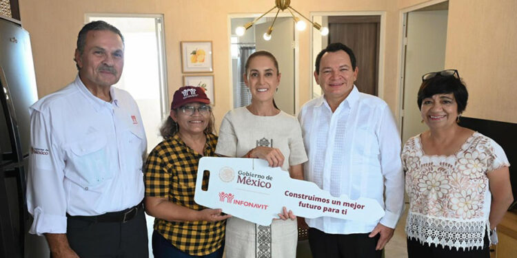 INFONAVIT entrega viviendas del Bienestar a derechohabientes de Yucatán