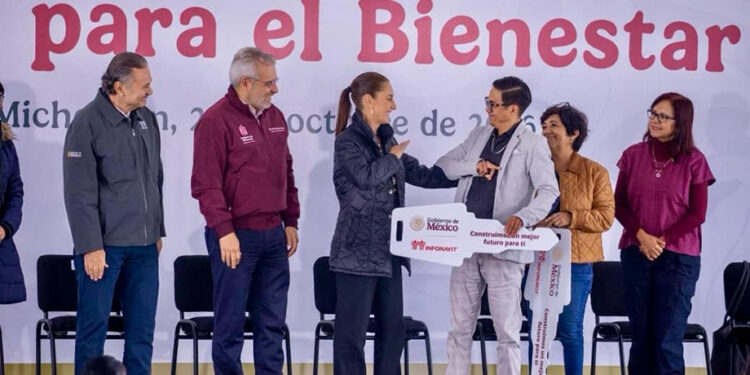 INFONAVIT entrega Viviendas del Bienestar a derechohabientes de Michoacán