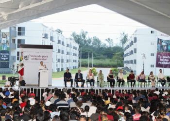 Desde Veracruz, presidenta Claudia Sheinbaum reporta 43% de avance del programa de Vivienda para el Bienestar; entrega 900 en la entidad