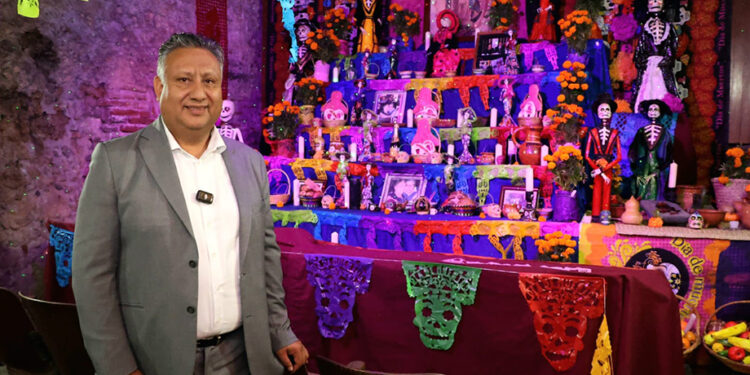 SNTE 51 rinde homenaje a maestras destacadas con las ofrendas en la Casa del Maestro Poblano