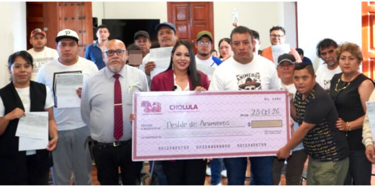 Tonantzin Fernández fortalece las tradiciones de San Pedro Cholula con apoyos a batallones de animeros