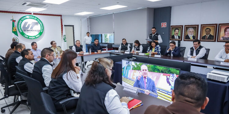 Firma UTTECAM alianza con empresas para fortalecer formación profesional